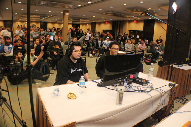 33892489096_a8e15abd34_z.jpg Ned beating Zero at Midwest Mayhem 8, with a huge Midwest crowd.